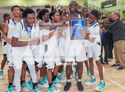 Thumbnail 2 in Van Nuys vs. King/Drew (CIF LACS D2 Final) photogallery.