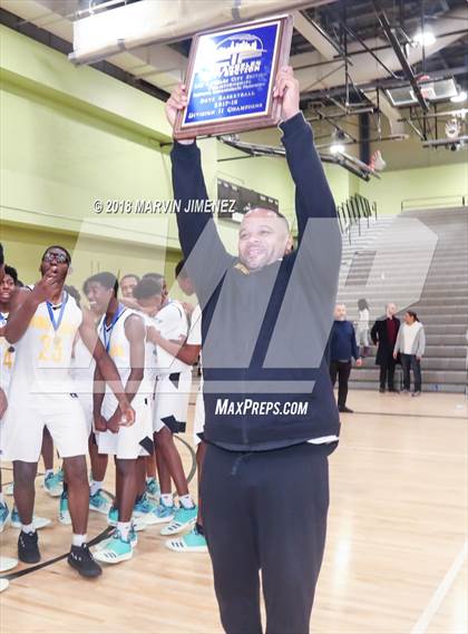 Thumbnail 3 in Van Nuys vs. King/Drew (CIF LACS D2 Final) photogallery.