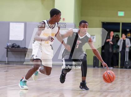 Thumbnail 3 in Van Nuys vs. King/Drew (CIF LACS D2 Final) photogallery.