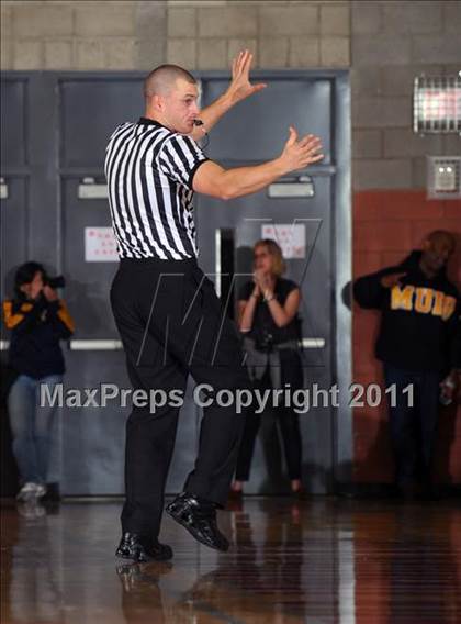Thumbnail 3 in Flintridge Prep vs. Muir (CIF SS 5AA Final) photogallery.