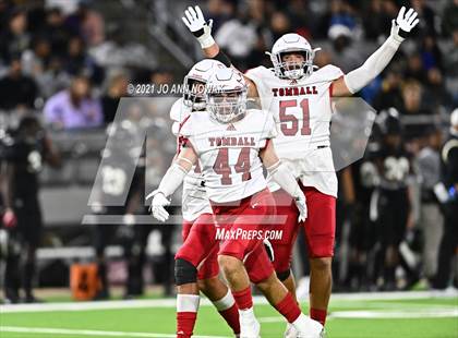 Thumbnail 1 in Cypress Park vs. Tomball (UIL 6A Bi-District Playoff) photogallery.