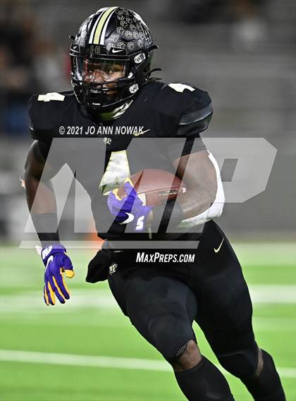 Thumbnail 3 in Cypress Park vs. Tomball (UIL 6A Bi-District Playoff) photogallery.