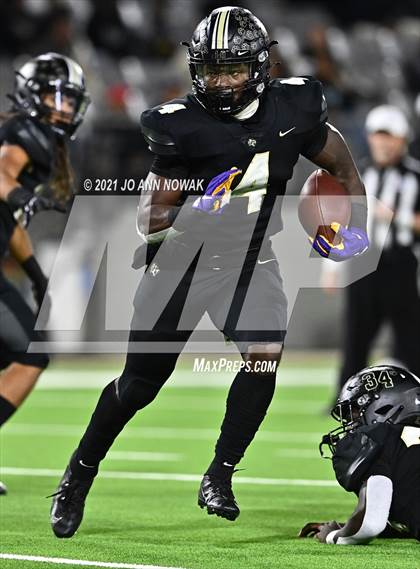 Thumbnail 3 in Cypress Park vs. Tomball (UIL 6A Bi-District Playoff) photogallery.