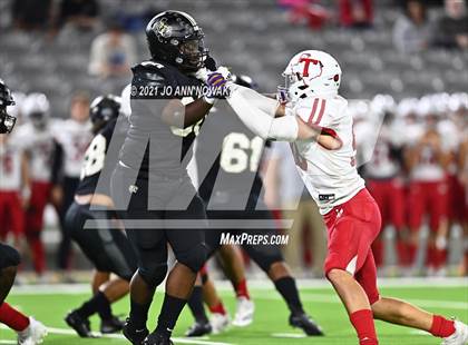 Thumbnail 3 in Cypress Park vs. Tomball (UIL 6A Bi-District Playoff) photogallery.