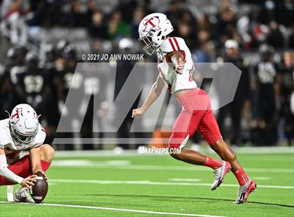Thumbnail 2 in Cypress Park vs. Tomball (UIL 6A Bi-District Playoff) photogallery.