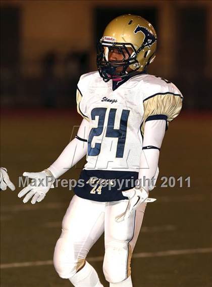 Thumbnail 1 in Muir vs. Crescenta Valley photogallery.