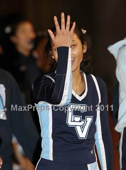 Thumbnail 2 in Muir vs. Crescenta Valley photogallery.