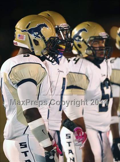 Thumbnail 2 in Muir vs. Crescenta Valley photogallery.