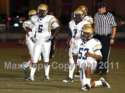 Thumbnail 1 in Muir vs. Crescenta Valley photogallery.
