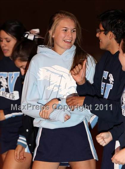 Thumbnail 1 in Muir vs. Crescenta Valley photogallery.
