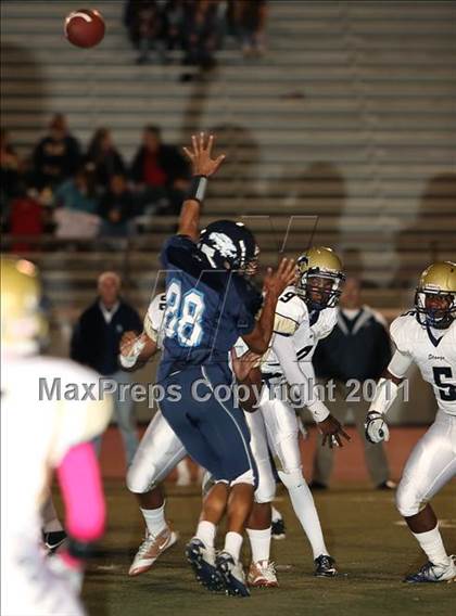 Thumbnail 1 in Muir vs. Crescenta Valley photogallery.