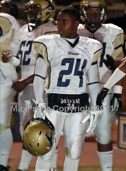 Thumbnail 1 in Muir vs. Crescenta Valley photogallery.