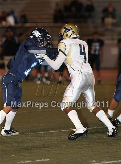Thumbnail 1 in Muir vs. Crescenta Valley photogallery.