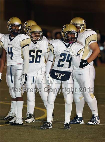 Thumbnail 2 in Muir vs. Crescenta Valley photogallery.