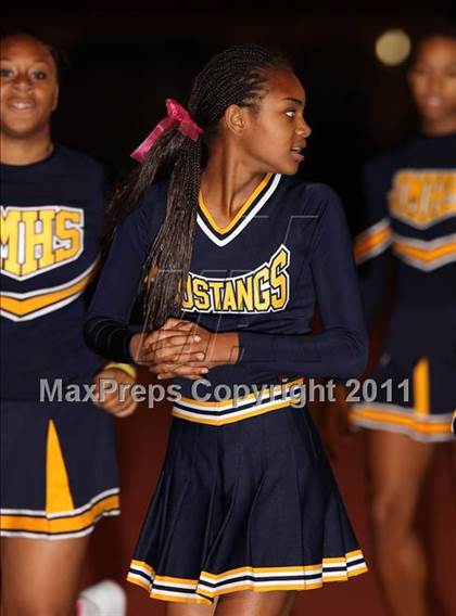 Thumbnail 1 in Muir vs. Crescenta Valley photogallery.