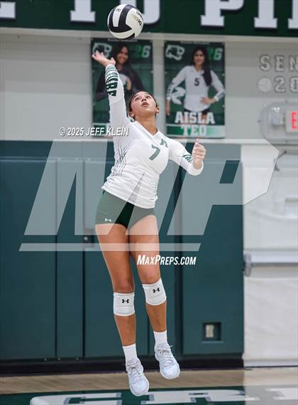 Thumbnail 2 in Calvary Christian vs Pine Crest (FHSAA 3A-13 Semifinal) photogallery.