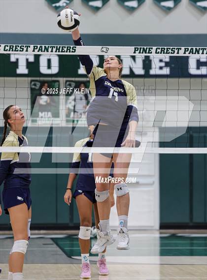 Thumbnail 2 in Calvary Christian vs Pine Crest (FHSAA 3A-13 Semifinal) photogallery.