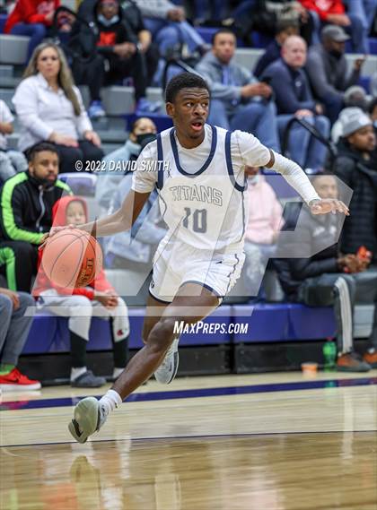 Thumbnail 1 in Park Hill vs Lee's Summit West - 810 Varsity Showcase photogallery.