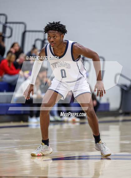 Thumbnail 2 in Park Hill vs Lee's Summit West - 810 Varsity Showcase photogallery.