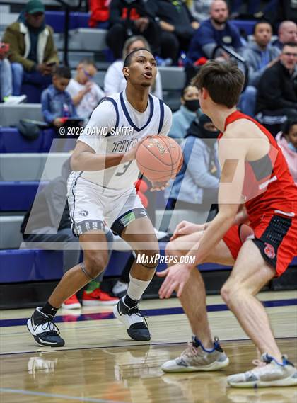 Thumbnail 2 in Park Hill vs Lee's Summit West - 810 Varsity Showcase photogallery.