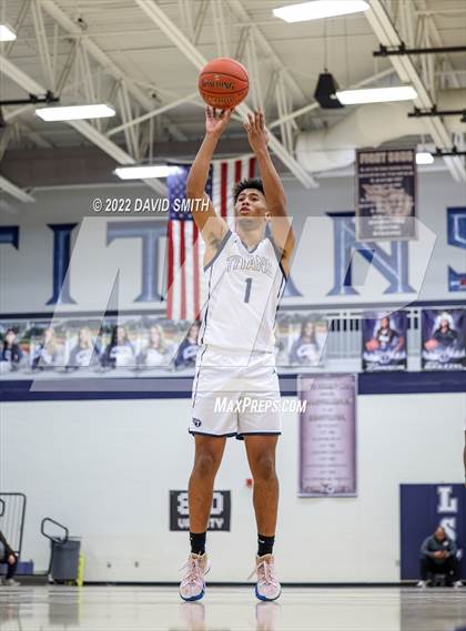 Thumbnail 2 in Park Hill vs Lee's Summit West - 810 Varsity Showcase photogallery.
