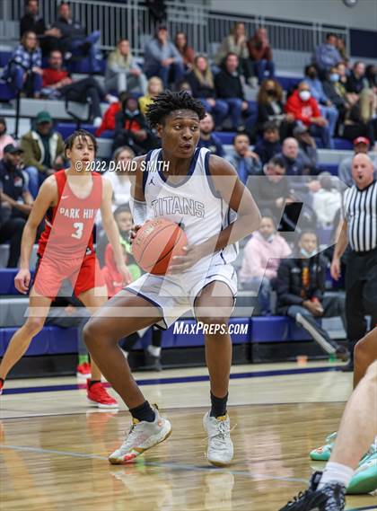 Thumbnail 2 in Park Hill vs Lee's Summit West - 810 Varsity Showcase photogallery.