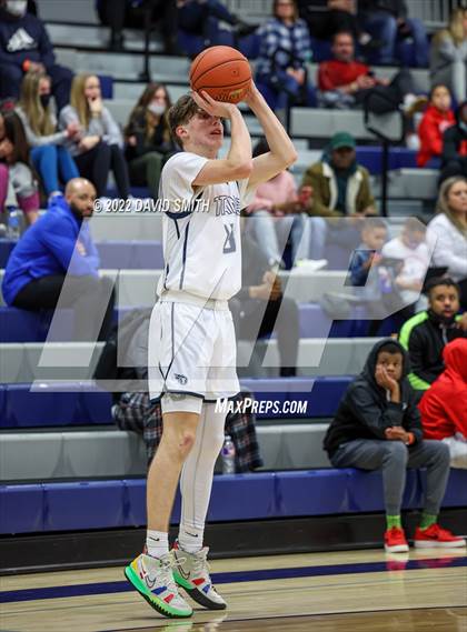 Thumbnail 2 in Park Hill vs Lee's Summit West - 810 Varsity Showcase photogallery.