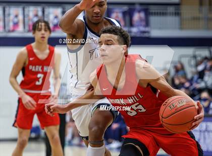 Thumbnail 2 in Park Hill vs Lee's Summit West - 810 Varsity Showcase photogallery.