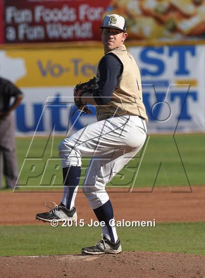 Thumbnail 1 in MacArthur [Douglas] vs O'Connor (UIL 6A Area Playoff) photogallery.