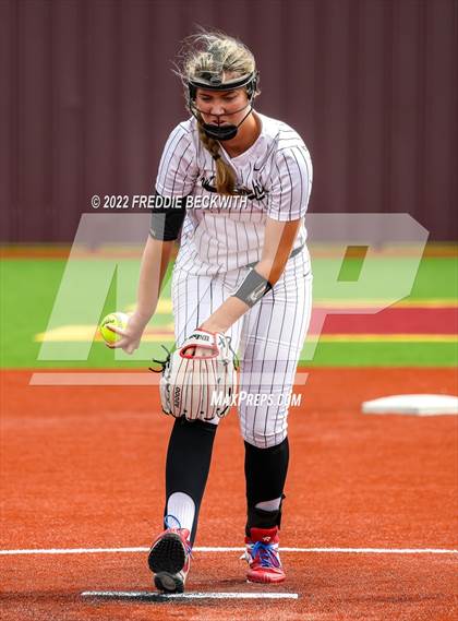 Thumbnail 2 in Whitesboro vs. Whitewright (UIL 3A Area Playoff) photogallery.