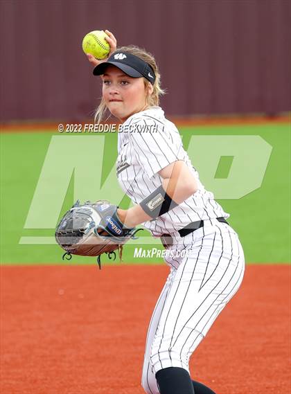Thumbnail 2 in Whitesboro vs. Whitewright (UIL 3A Area Playoff) photogallery.