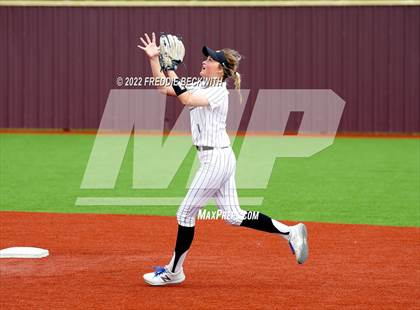 Thumbnail 2 in Whitesboro vs. Whitewright (UIL 3A Area Playoff) photogallery.
