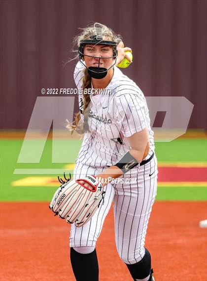 Thumbnail 1 in Whitesboro vs. Whitewright (UIL 3A Area Playoff) photogallery.