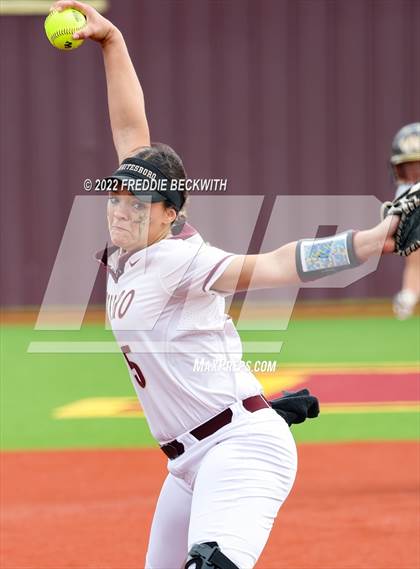 Thumbnail 1 in Whitesboro vs. Whitewright (UIL 3A Area Playoff) photogallery.