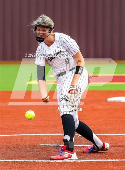 Thumbnail 2 in Whitesboro vs. Whitewright (UIL 3A Area Playoff) photogallery.