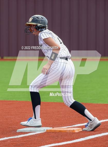 Thumbnail 1 in Whitesboro vs. Whitewright (UIL 3A Area Playoff) photogallery.