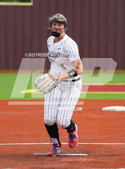 Thumbnail 2 in Whitesboro vs. Whitewright (UIL 3A Area Playoff) photogallery.
