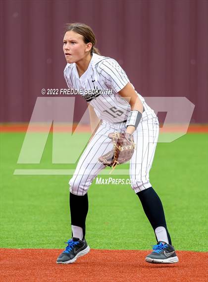Thumbnail 2 in Whitesboro vs. Whitewright (UIL 3A Area Playoff) photogallery.