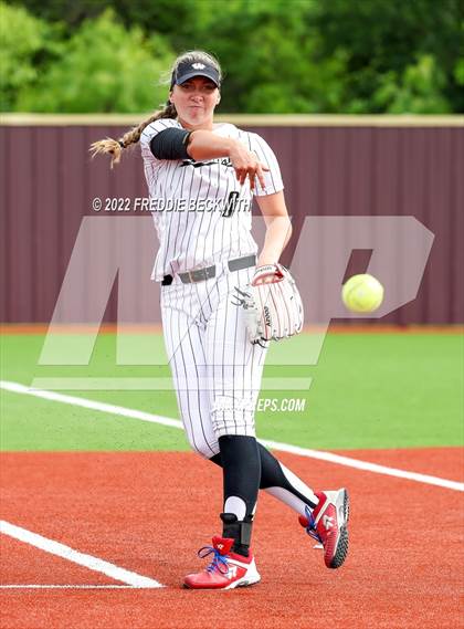 Thumbnail 3 in Whitesboro vs. Whitewright (UIL 3A Area Playoff) photogallery.