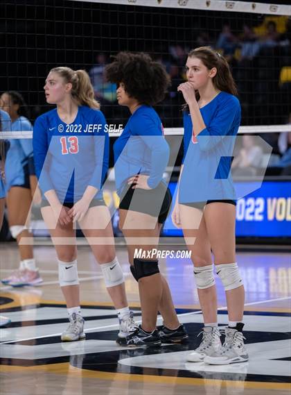 Thumbnail 3 in Charles J. Colgan vs. Alexandria City (VHSL Class 6 Final) photogallery.
