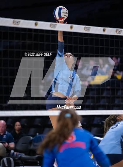 Thumbnail 2 in Charles J. Colgan vs. Alexandria City (VHSL Class 6 Final) photogallery.