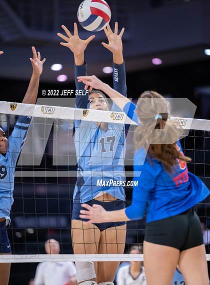Thumbnail 3 in Charles J. Colgan vs. Alexandria City (VHSL Class 6 Final) photogallery.