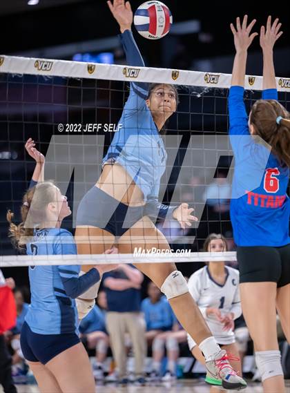 Thumbnail 1 in Charles J. Colgan vs. Alexandria City (VHSL Class 6 Final) photogallery.