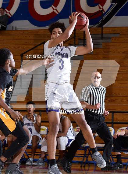 Thumbnail 3 in Rio Linda vs. Bradshaw Christian (Folsom Bulldog Classic) photogallery.