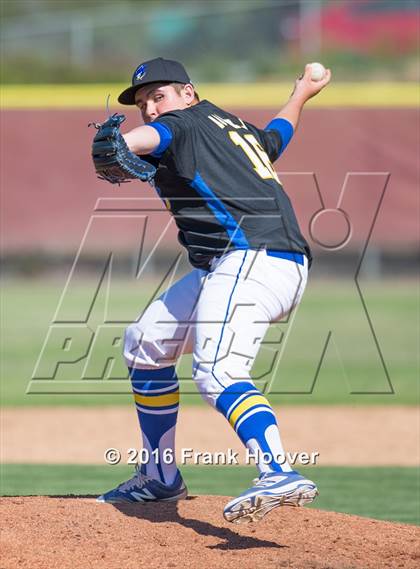 Thumbnail 3 in Valor Christian vs. Mira Mesa photogallery.