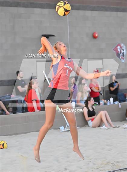 Thumbnail 1 in Casteel vs.  Mountain View, Mesa (AIA DI Pairs Round 1 Playoff) photogallery.