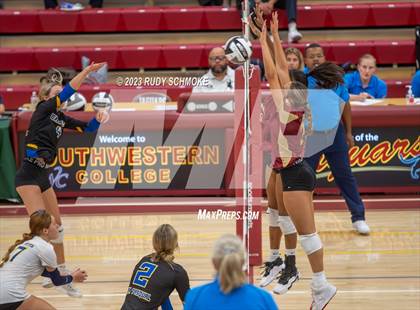 Thumbnail 2 in Mission Hills vs. San Pasqual (CIF SDS Division 3 Finals) photogallery.