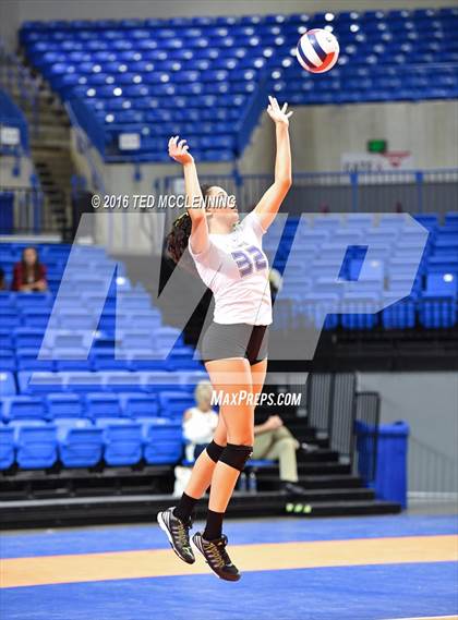 Thumbnail 2 in Har-Ber vs Fayetteville (AHSAA 7A Final) photogallery.