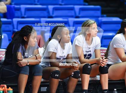 Thumbnail 1 in Har-Ber vs Fayetteville (AHSAA 7A Final) photogallery.