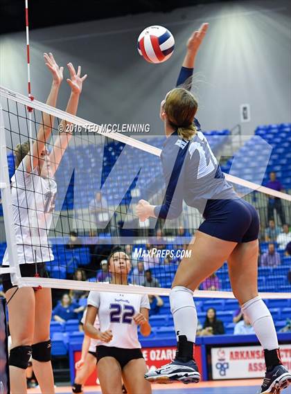 Thumbnail 3 in Har-Ber vs Fayetteville (AHSAA 7A Final) photogallery.